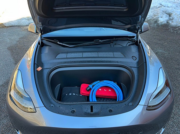 Tesla Model Y 18 of 18