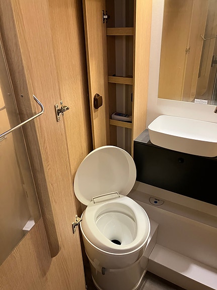 Sunlight T-68 Til Leie Sunlight 2025 modell, mye utstyr. 165 HK.  Prøv bobillivet, det er fantastisk både vår, sommer og høst. Fra kr 6900,- 15 of 30