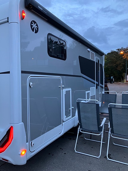 Sunlight T-68 Til Leie Sunlight 2025 modell, mye utstyr. 165 HK.  Prøv bobillivet, det er fantastisk både vår, sommer og høst. Fra kr 6900,- 4 of 5