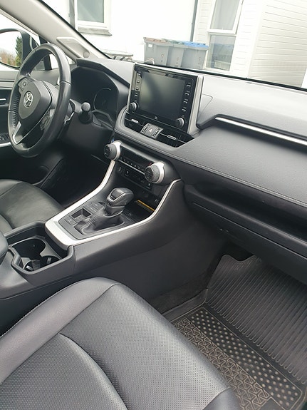 Toyota RAV4 9 of 18