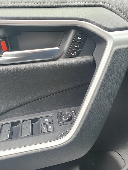 Toyota RAV4 3 of 18
