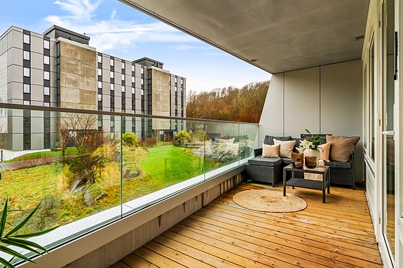 Velkommen til Elvenesvegen 64 - presentert av Therese Schutz Pettersen i Eiendosmegler Vest.