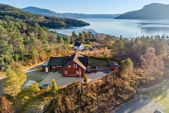 Beliggende rolig og fritt til, med nærhet til sjøen