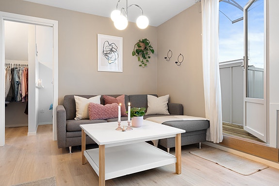 EiendomsMegler 1 v/Peder Bjørnstad har gleden av å presentere en sjarmerende 2-roms leilighet i Frostaveien 11 A.