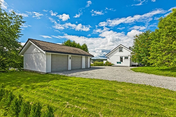 Velkommen til Tynsåkvegen 6, presentert av DNB eiendom v/Christina Sandberg.