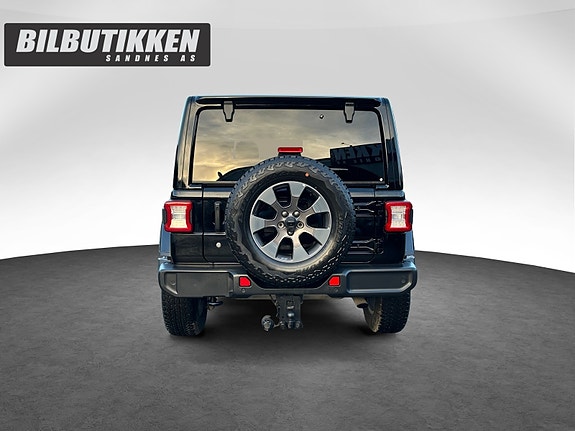 Jeep Wrangler 4 of 5