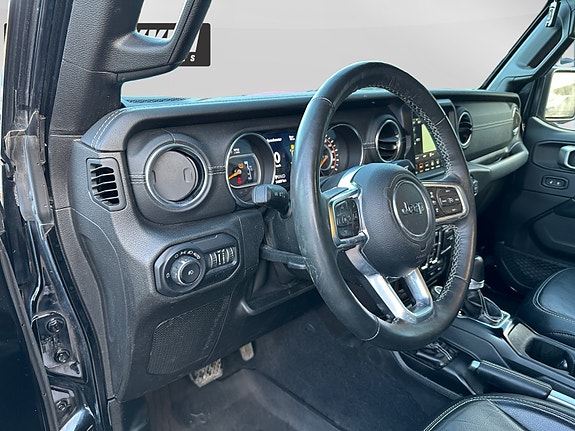 Jeep Wrangler 11 of 25