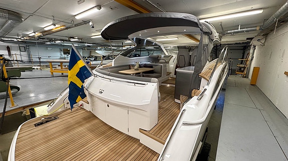 Princess V40 2 of 19