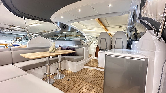 Princess V40 3 of 19