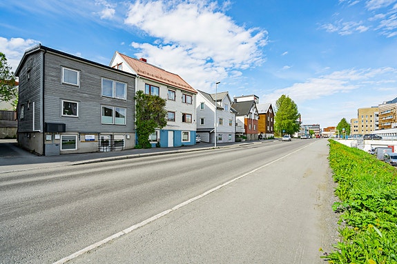 Velkommen til Strandvegen 21 - Næringsseksjon tilsalgs