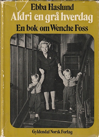 Ebba Haslund Aldri en grå hverdag En bok om Wenche Foss Oslo 1970 Signert