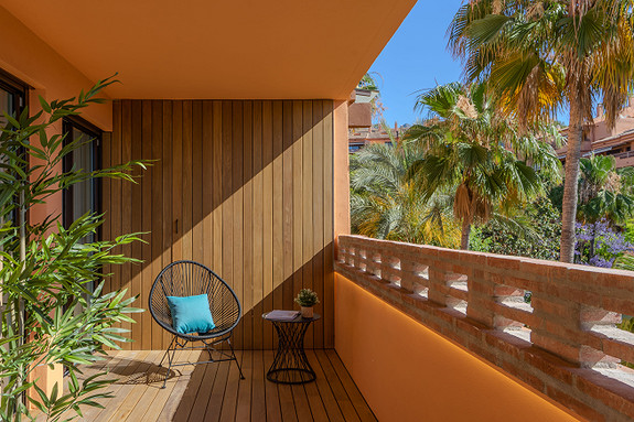 Komfort og stil i Marbellas Golden Mile-område – basseng & parkering
