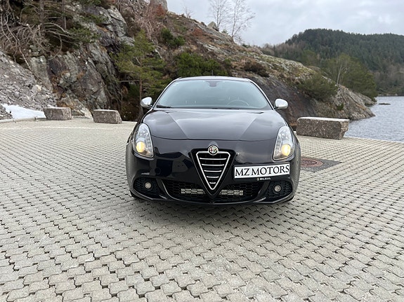 Alfa Romeo Giulietta 3 of 5