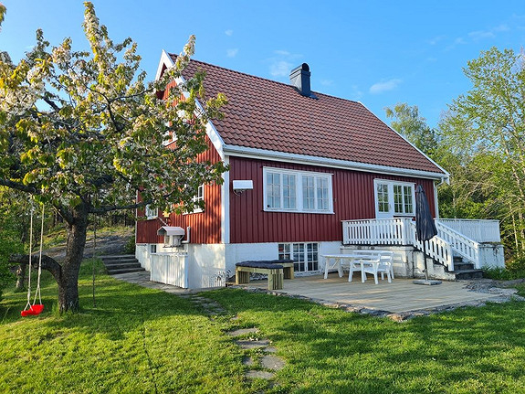 Sørlandshus i idylliske Holmesund m/båt(Arendalsuka, Staubø,Kilsund,Tvedestrand)