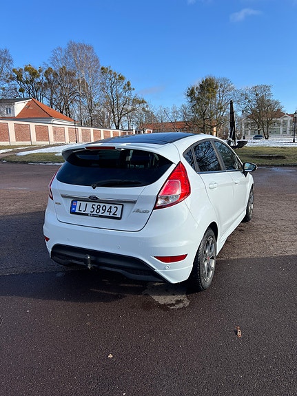 Ford Fiesta 5 of 11