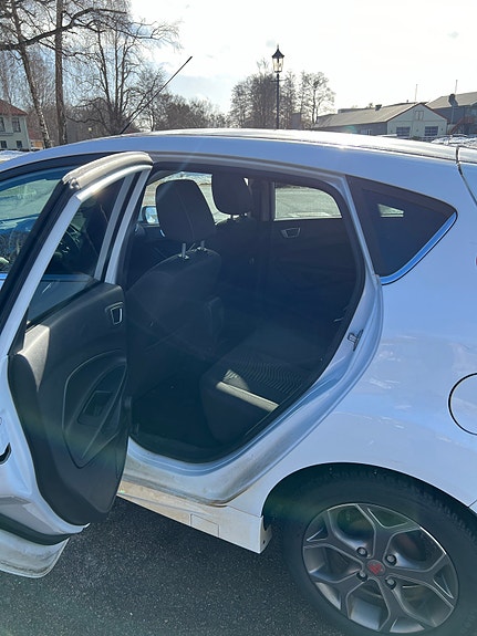 Ford Fiesta 7 of 11