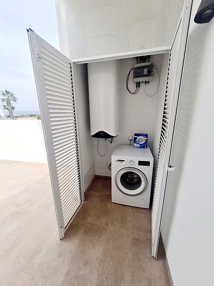 Teknisk rom med vaskemaskin