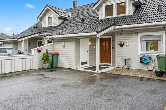 Velkommen til Ivahavet 17. Eit burettslag med fine fellesområder med blant anna leikeplass for barna