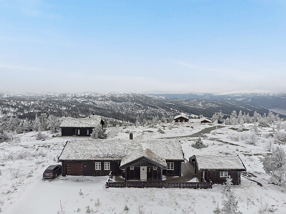 Meglerhuset Telemark v/ Lotte Strand Jonsmyr har gleden av å presentere Stemtjønnvegen 111, på toppen av Kyrkjebygdheia