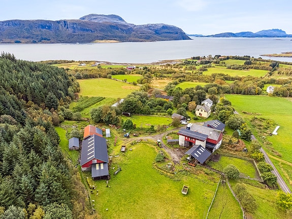 Velkommen til Handnes gård på Handnesøya