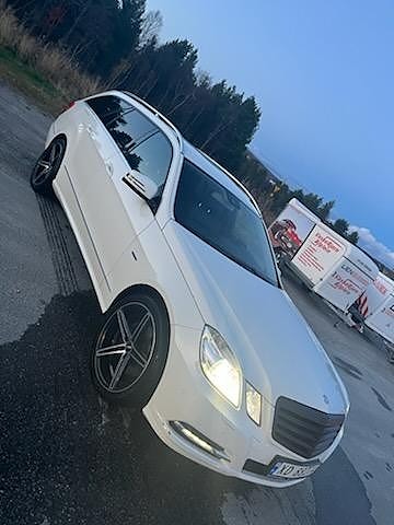 Mercedes-Benz E-Klasse 2 of 9