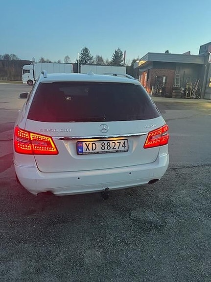 Mercedes-Benz E-Klasse 3 of 9