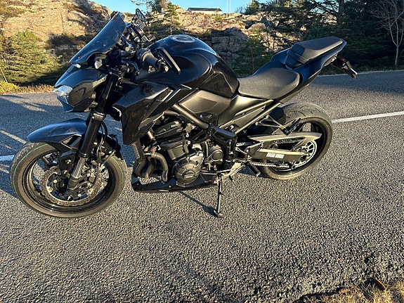 Kawasaki Z900 3 of 5