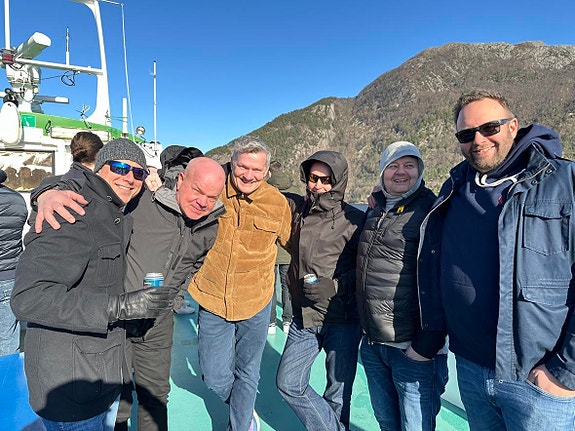 Kollegaer som trives med å treffes på tvers av by- og landegrenser.