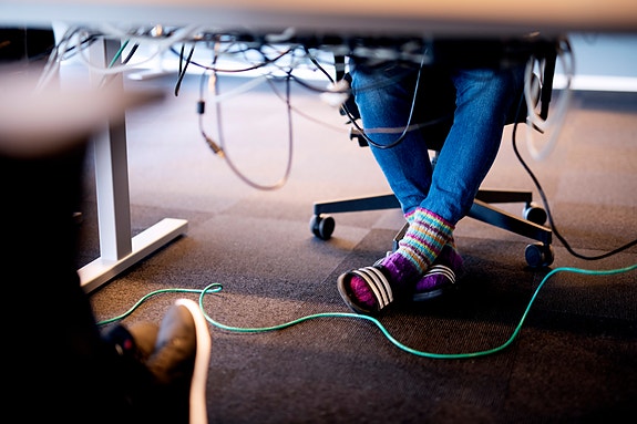 Vi er ikke så formelle i snippen på kontoret, men klær oss opp til møte kunder..