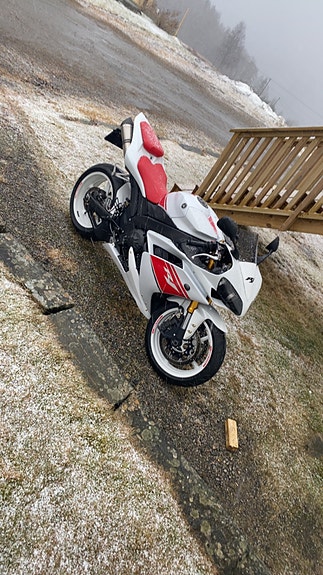 Yamaha YZF-R1 3 of 5
