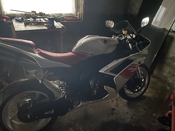 Yamaha YZF-R1 4 of 5