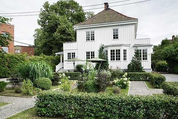 Et elegant townhouse, delikat pusset opp med en blanding av luksus og uformell eleganse, inspirert av den franske vakre stilen