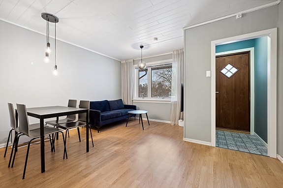 Velkommen til Rådyrveien 1. 1-roms leilighet med alkove og stor terrasse.