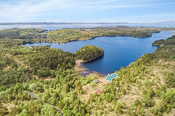 Vegard Aksnes v/DNB Eiendom har gleden av å ønske velkommen til Kinnavegen 106, 108 og 110!