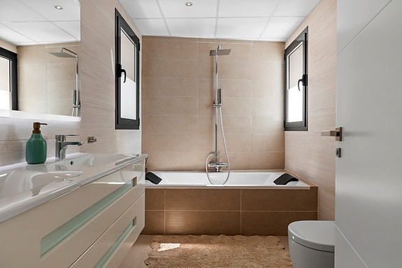 En megler med gode referanser - SPANIA1.no