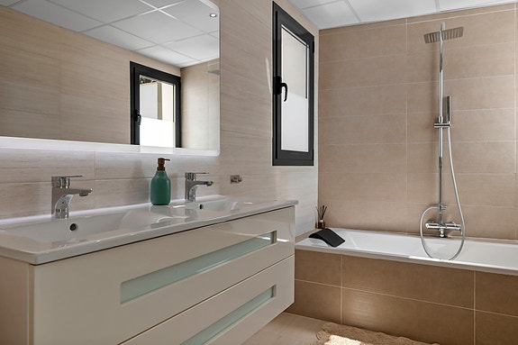 En megler med gode referanser - SPANIA1.no