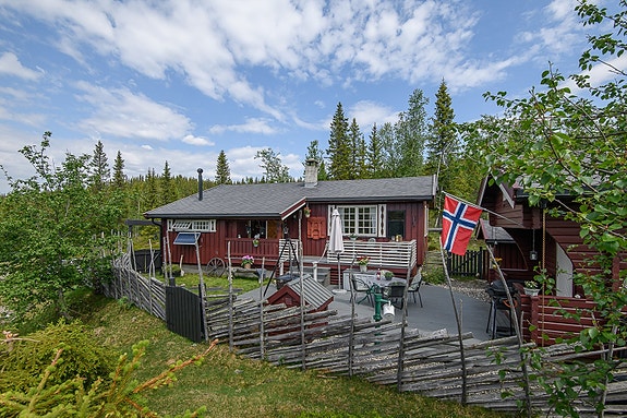 En flott, tradisjonell fritidseiendom med fine uteområder