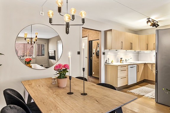 Nordvik Tønsberg v/Jens Roland Pettersen har gleden av å presentere denne moderne leiligheten med stor solrik terrasse.