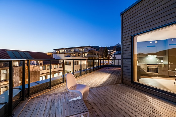 Velkommen til Nedre Storgate 49, en toppleilighet med sol hele dagen og en flott utsikt!