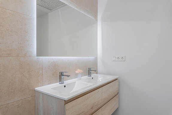 En megler med gode referanser - SPANIA1.no