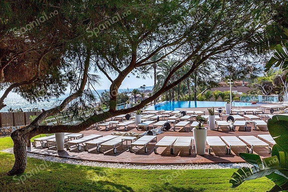 Bruk en megler med gode referanser - se SPANIA1.no