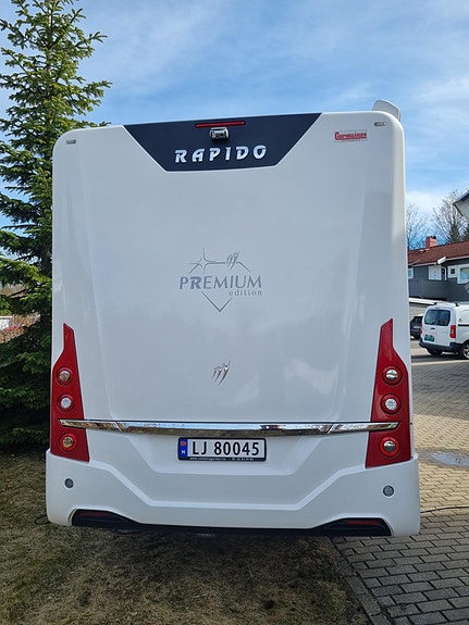Rapido Premium Edition Distinction i1066 med to enkel senger bak 3 of 5
