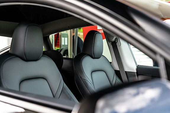 Tesla Model Y 10 of 15