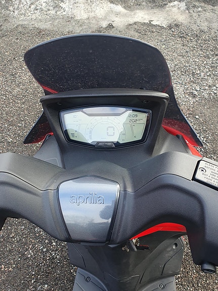 Aprilia SXR 50 7 of 12
