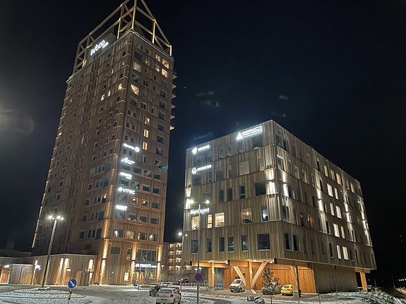 Vi leier lokaler i 6. etasje i Mjøsbrygga, nabobygget til Mjøstårnet - verdens høyeste trehus