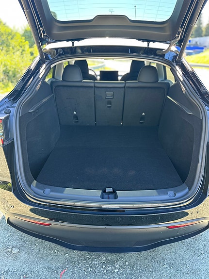 Tesla Model Y 12 of 12