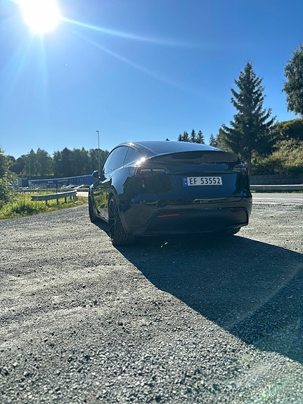 Tesla Model Y 3 of 12