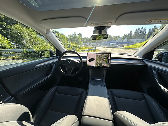 Tesla Model Y 11 of 12