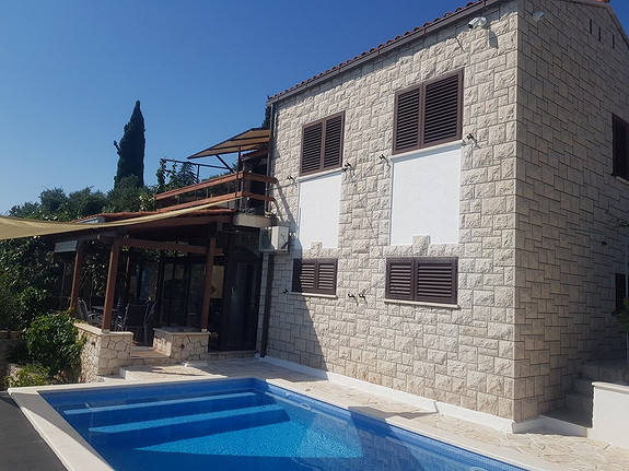 Hus med 2 leiligheter til leie på Ciovo, Kroatia