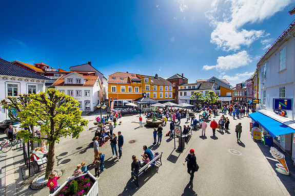 Yrende småbyliv, Fokus Foto